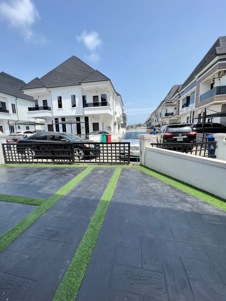 4 BEDROOM APARTMENT CHEVRON
