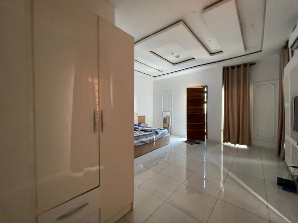 Luxury 4-Bedroom Fully Detached Duplex with Swimming Pool